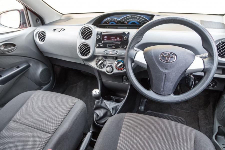 Торпедо Toyota Etios Hatchback Sprint 2017 года  (ZA) (фото 12 из 33)